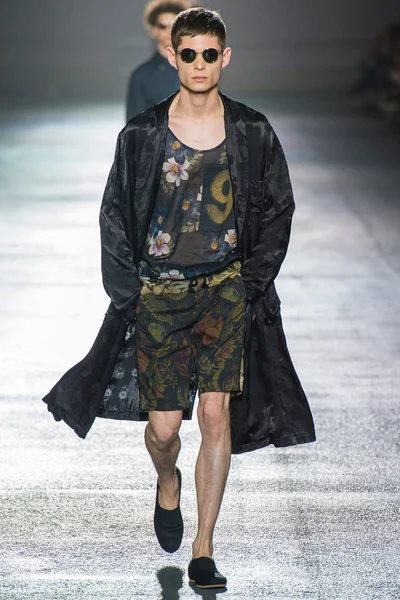 Look 1
